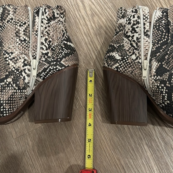 NWOB Snakeprint Booties - Picture 9 of 9